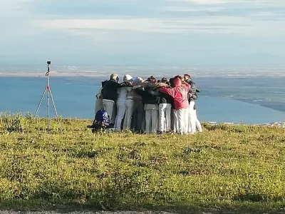 Cerchio in natura con vista sul golfo