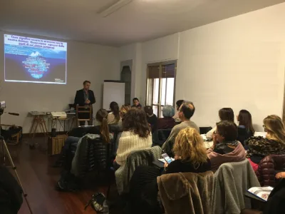 Lezione con la slide dell'iceberg conscio-inconscio